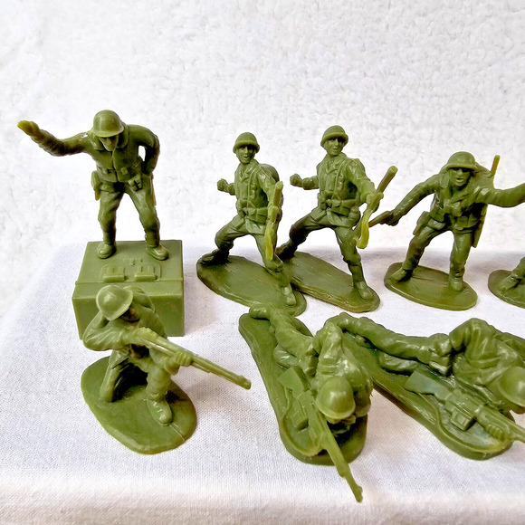 BMC Soldiers Terrain Lot of 40 Tan Green WWII w Fences Terrain from Iwo Jima Set - Picture 13 of 16
